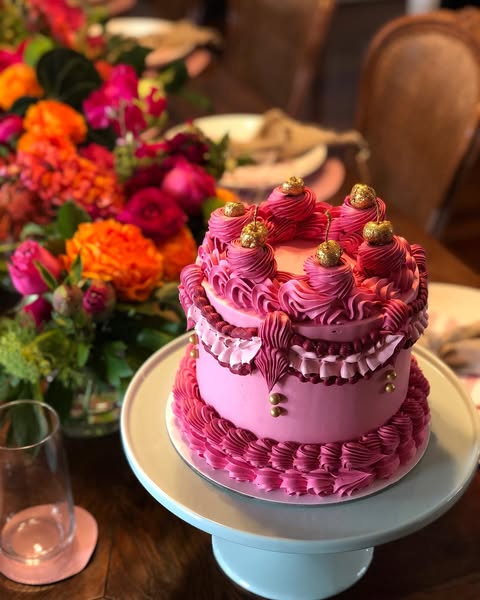 Floral cake decorations