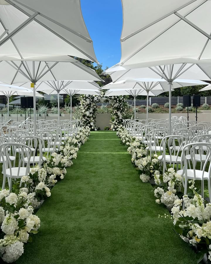 Sorrento tennis court wedding